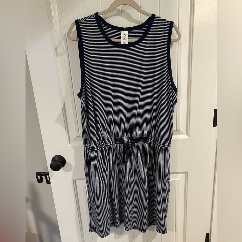 🛍️SALE…Navy and White Striped Sleeveless Dress